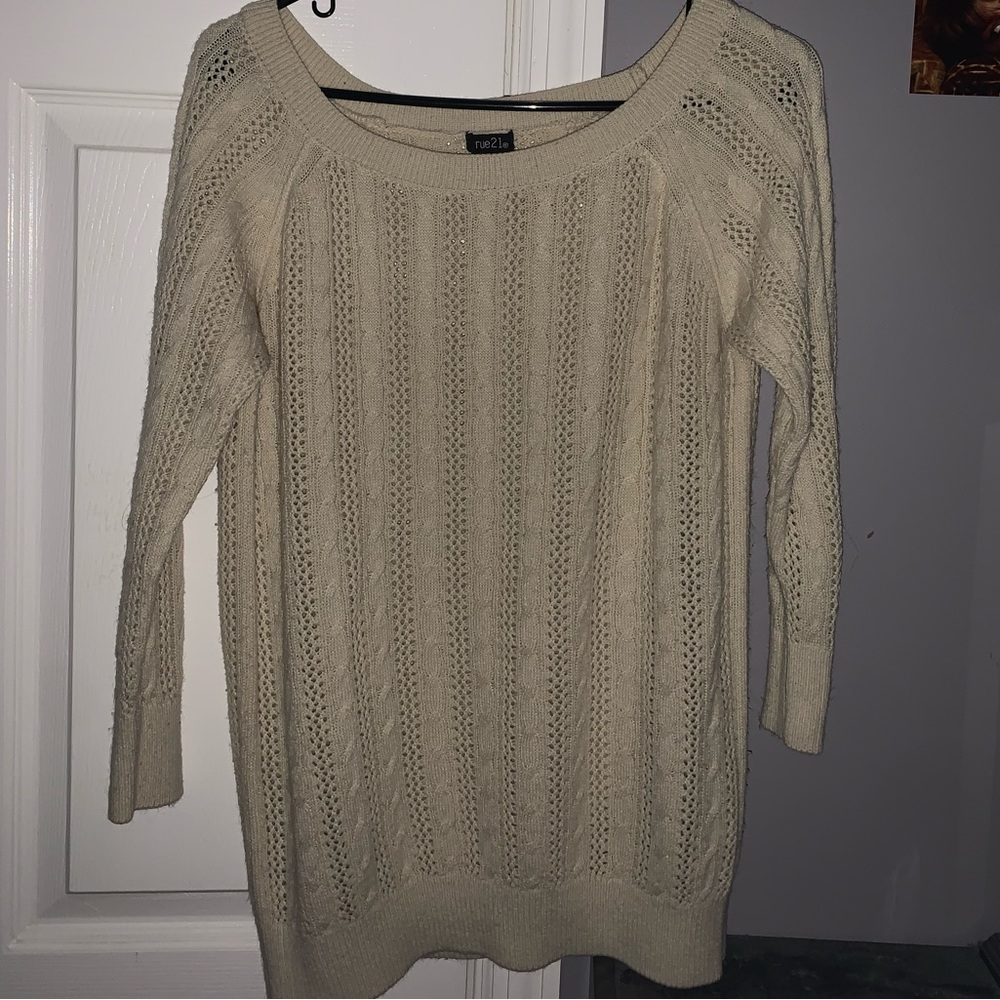 •• Cream Colored Sweater ••